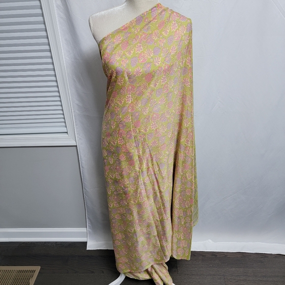 Green polyester saree/sari with purple, pink, and yellow leaves print - Picture 13 of 13